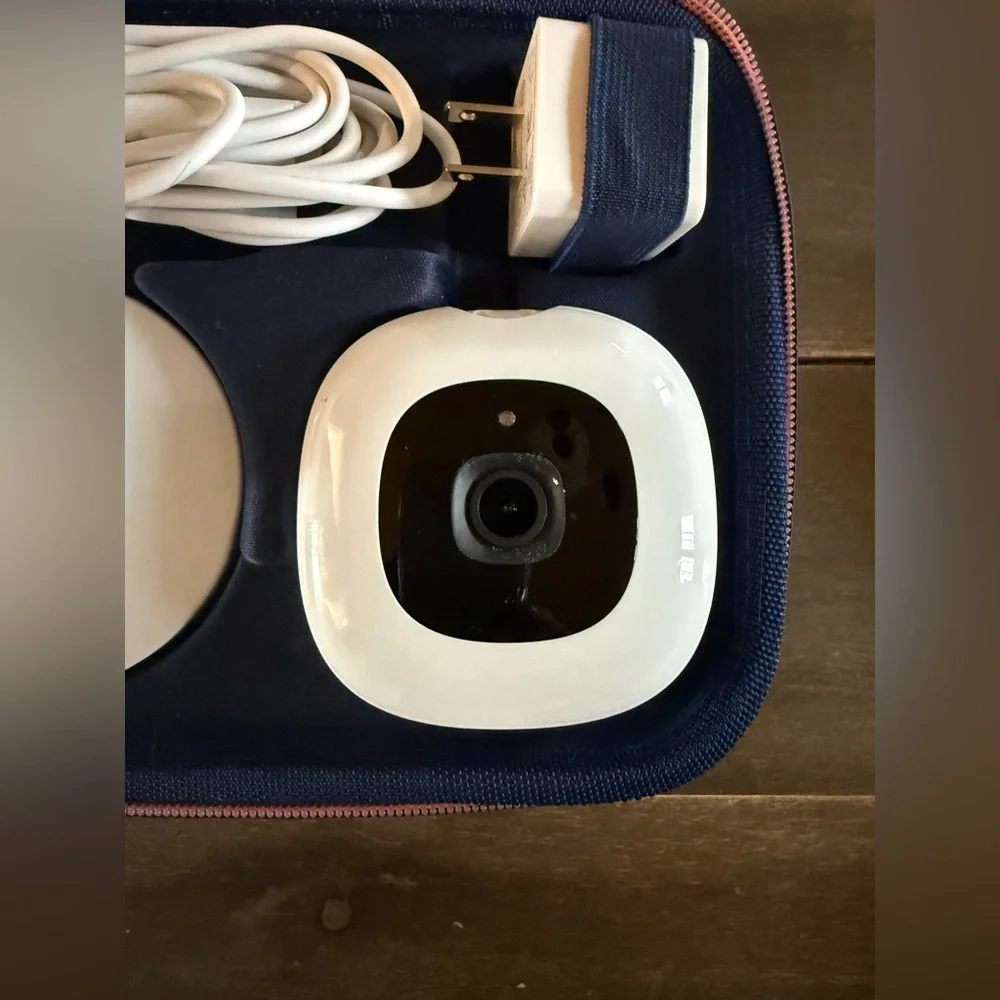 Nanit Baby Monitor Smart Bundle with NIB wall mount & Breathing Band, Hard Case - Picture 4 of 13